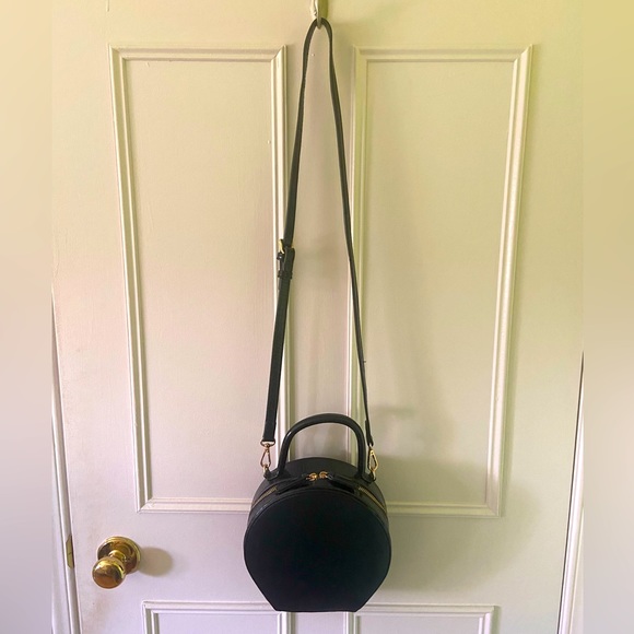 Street Level - Black Circular Cross Body Purse - Picture 1 of 4